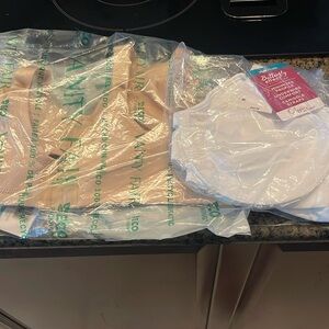 2 Bras beige vanity fair minimizer 38 c and Olga-white butterfly effect